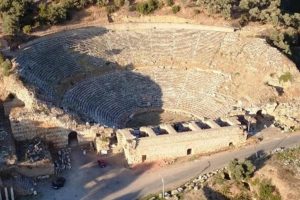 1800 yıllık stadyum çeşmesi bulundu