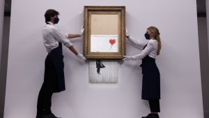 Banksy kendi rekorunu kırdı: ‘Parçalanan’ esere 18,5 milyon sterlin