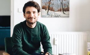 Gökhan Kutluer’in göç tohumlarını hayat ağaçlarına dönüştüren hikayesi bu kez dünyaya açılıyor!