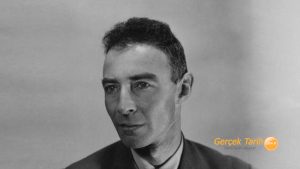 Japonya’ya atılan atom bombasının mucidi Robert Oppenheimer