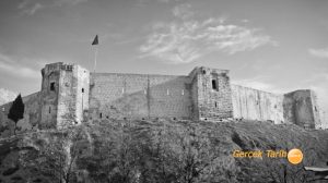 Tarihi Gaziantep Kalesi depremde kısmen hasar gördü
