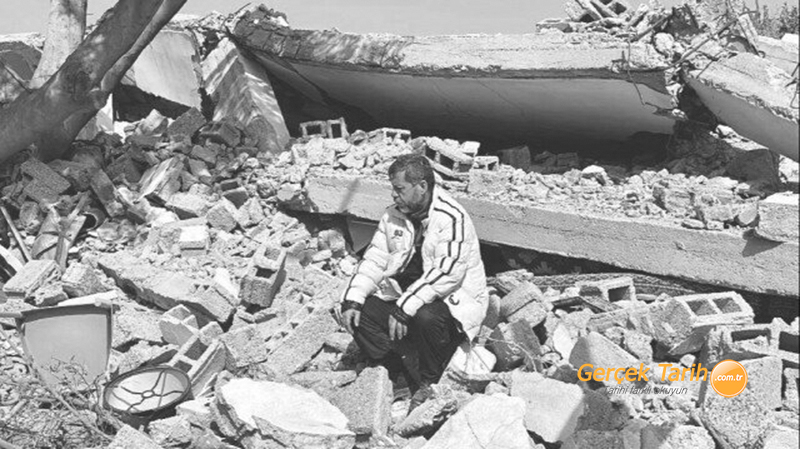30 yıldır sahaflık yaptığı iş yeri depremle yerle bir oldu