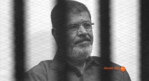 Mursi mahkeme salonunda hayatını kaybetmişti