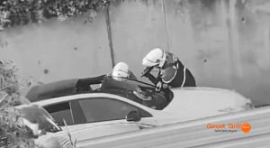 Fransa’da zaten polis kafana bir kurşun yiyeceksin demiş!