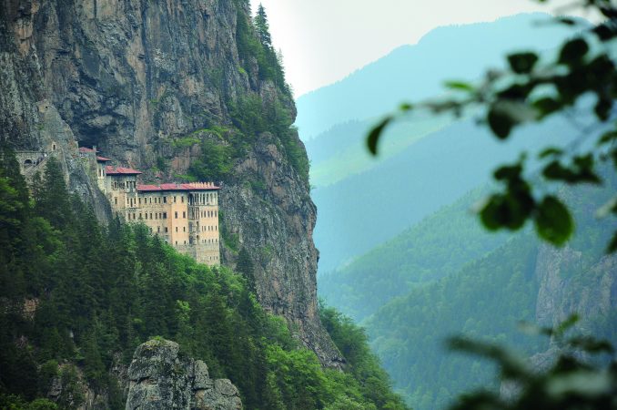 Tarihi zenginlik ve doğal güzellikleriyle Karadeniz’in incisi Sümela Manastırı