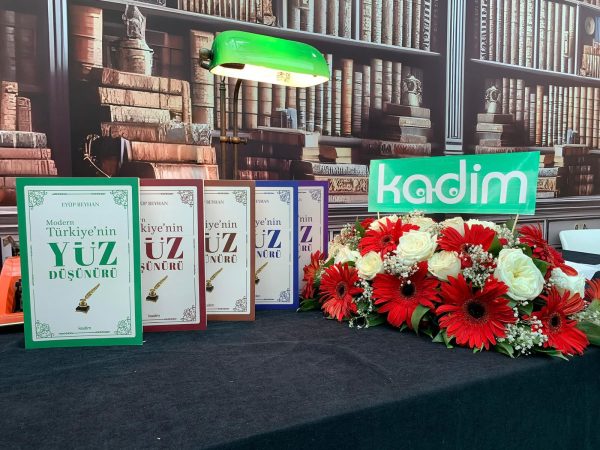 Aydınların tarihsel sorumluluğu üzerine: Modern Türkiye’nin Yüz Düşünürü