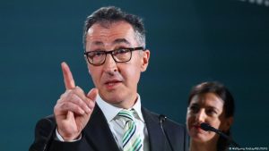 İlk Türk kökenli eyalet başbakanı Cem Özdemir kimdir?