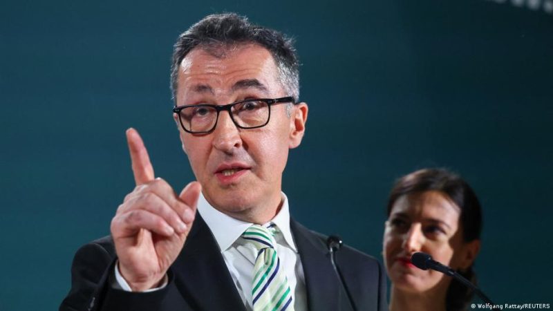 İlk Türk kökenli eyalet başbakanı Cem Özdemir kimdir?