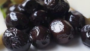 Tanesini 50 liraya satmıştı: Zeytin satıcısına ceza kesildi