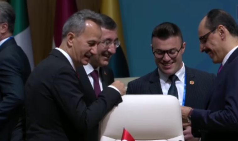 NATO Zirvesi’nde Cumhurbaşkanı Erdoğan’ın kalemi ilgi odağı oldu