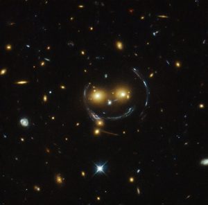 Gülümseyen galaksi: Hubble böyle yakaladı